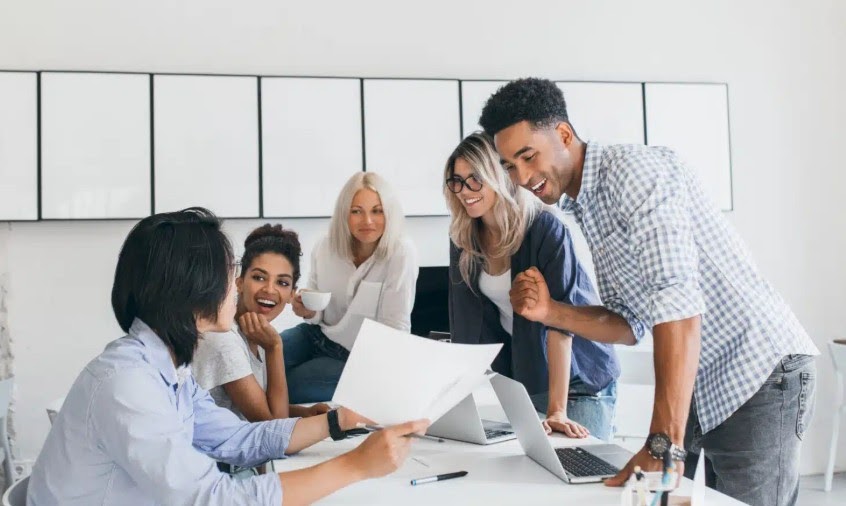 Manfaat Menerapkan Alat Manajemen Pengetahuan di Tempat Kerja> Contoh Blog